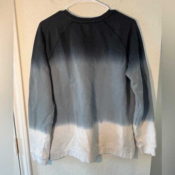 Peloton Sweatshirt Blue Gray White Ombre Crewneck Long Sleeve Size Large - Picture 8 of 9